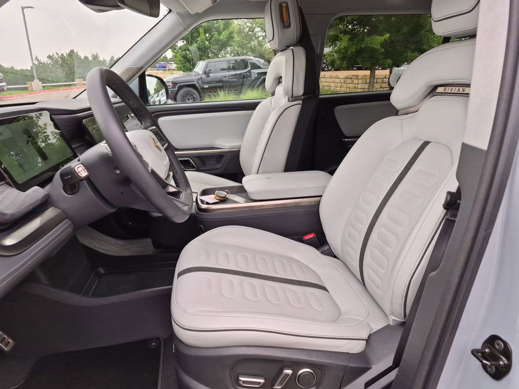 Used 2024 Rivian R1S Adventure AWD/4WD image 18
