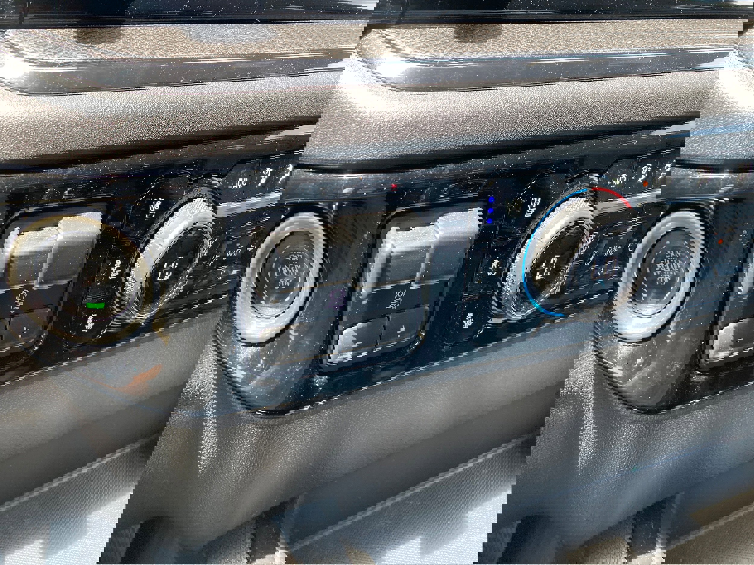 Used 2022 Chevrolet Silverado 1500 ZR2 w/ Technology Package image 19