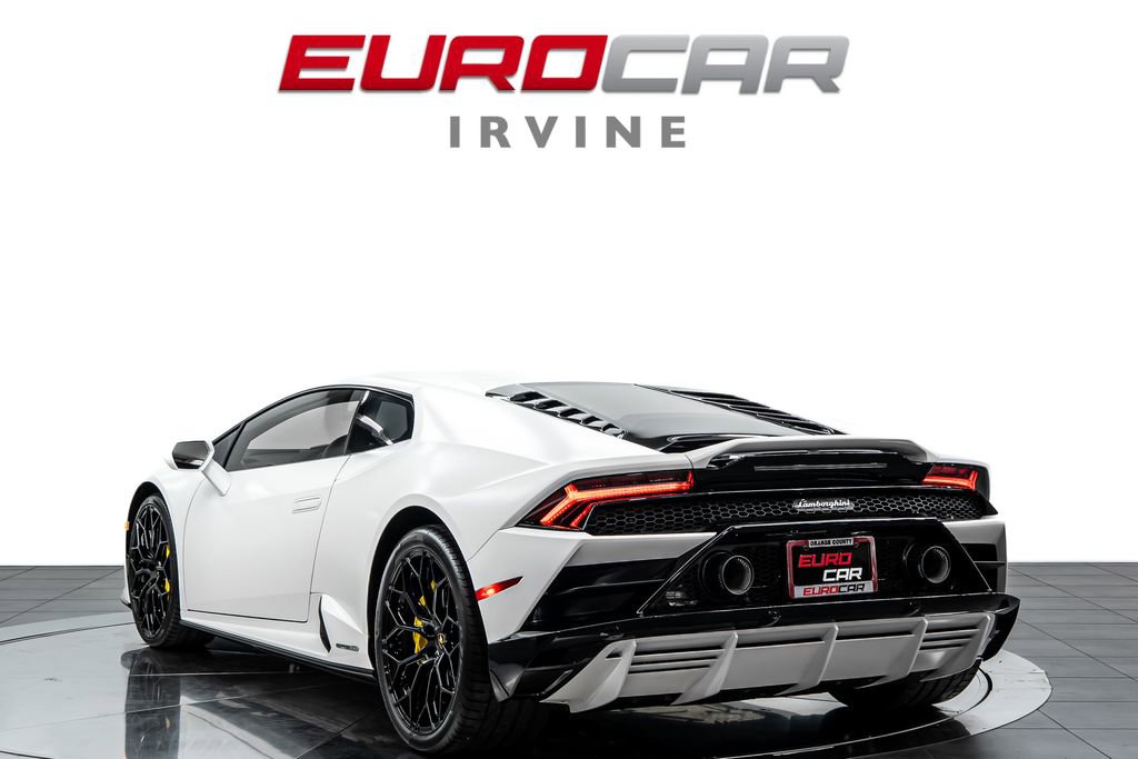 Used 2022 Lamborghini Huracan EVO image 3