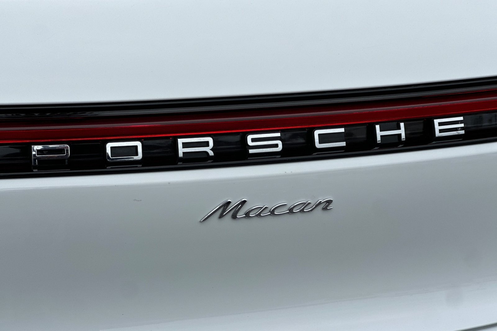 Used 2023 Porsche Macan AWD/4WD image 26