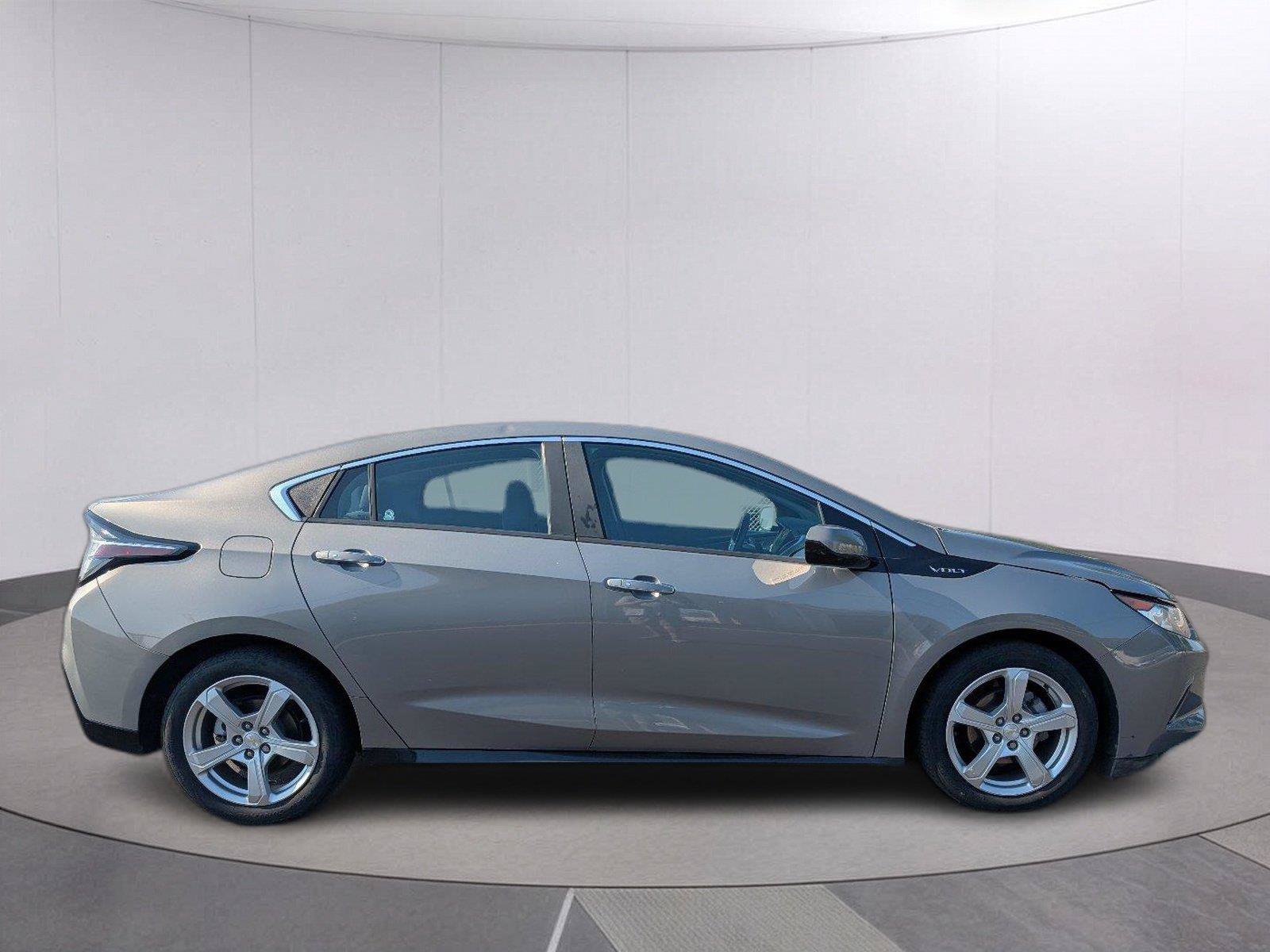 Used 2017 Chevrolet Volt LT FWD image 8