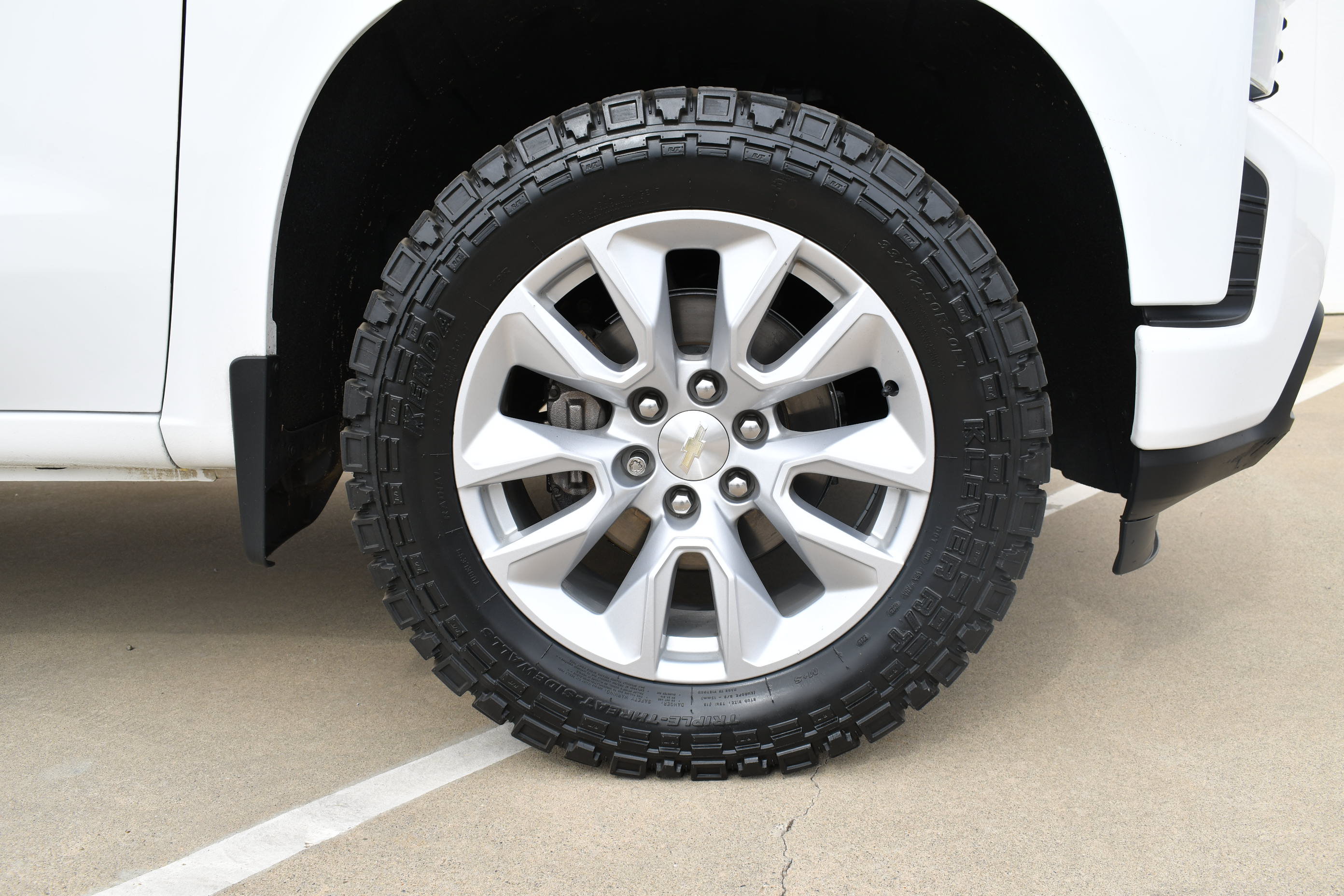 Used 2019 Chevrolet Silverado 1500 Custom w/ Custom Value Package RWD image 3