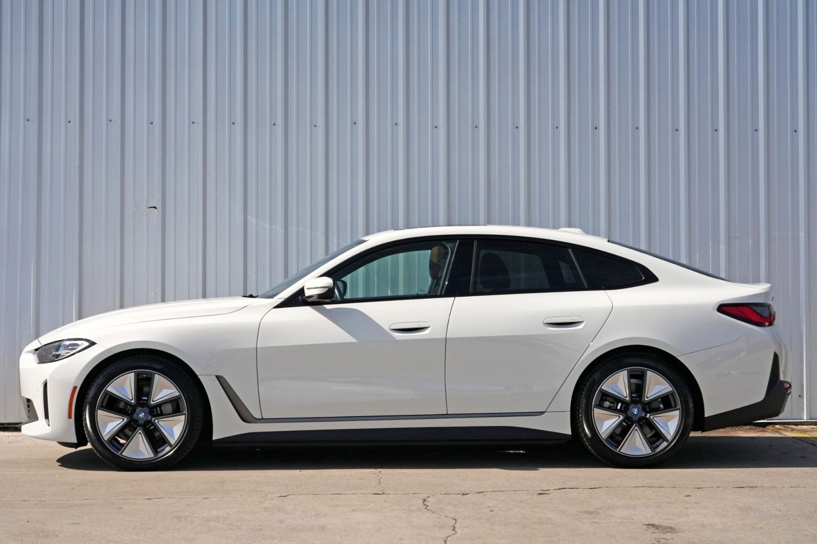 Used 2023 BMW i4 eDrive35 image 8