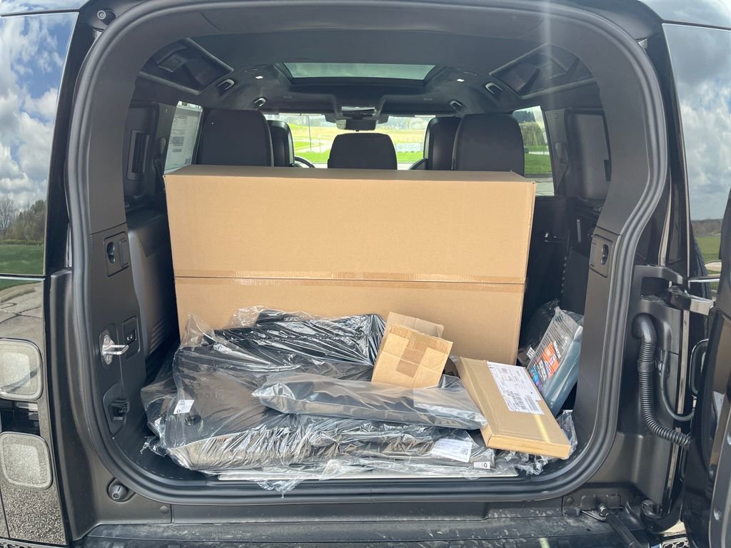 New 2026 Land Rover Defender 110 OCTA AWD/4WD image 16