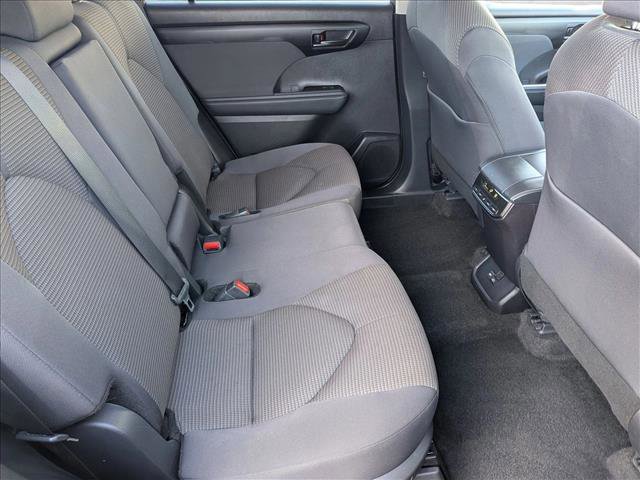 Used 2025 Toyota Highlander LE image 21