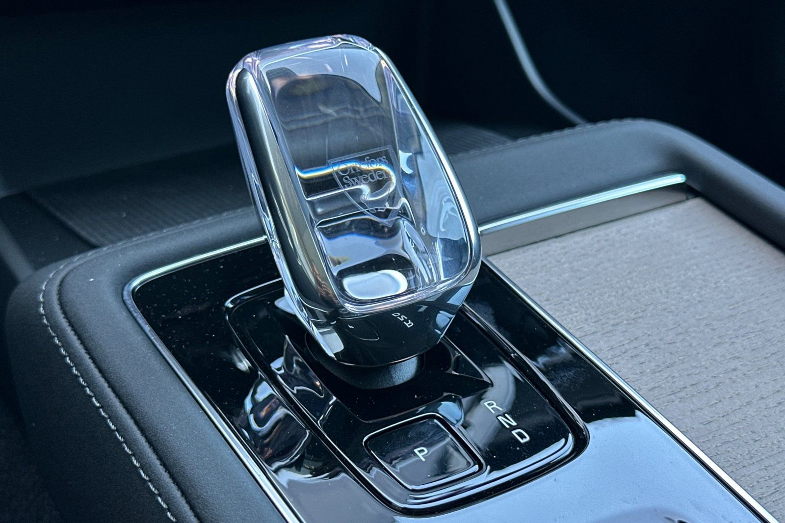 Certified 2025 Volvo XC90 B6 Core w/ Protection Package Premier image 25