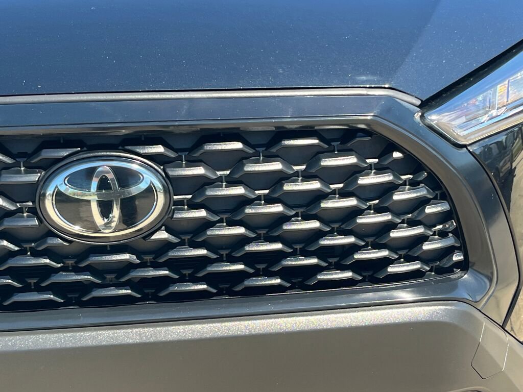 Used 2022 Toyota Corolla Cross LE w/ Moonroof Package FWD image 9