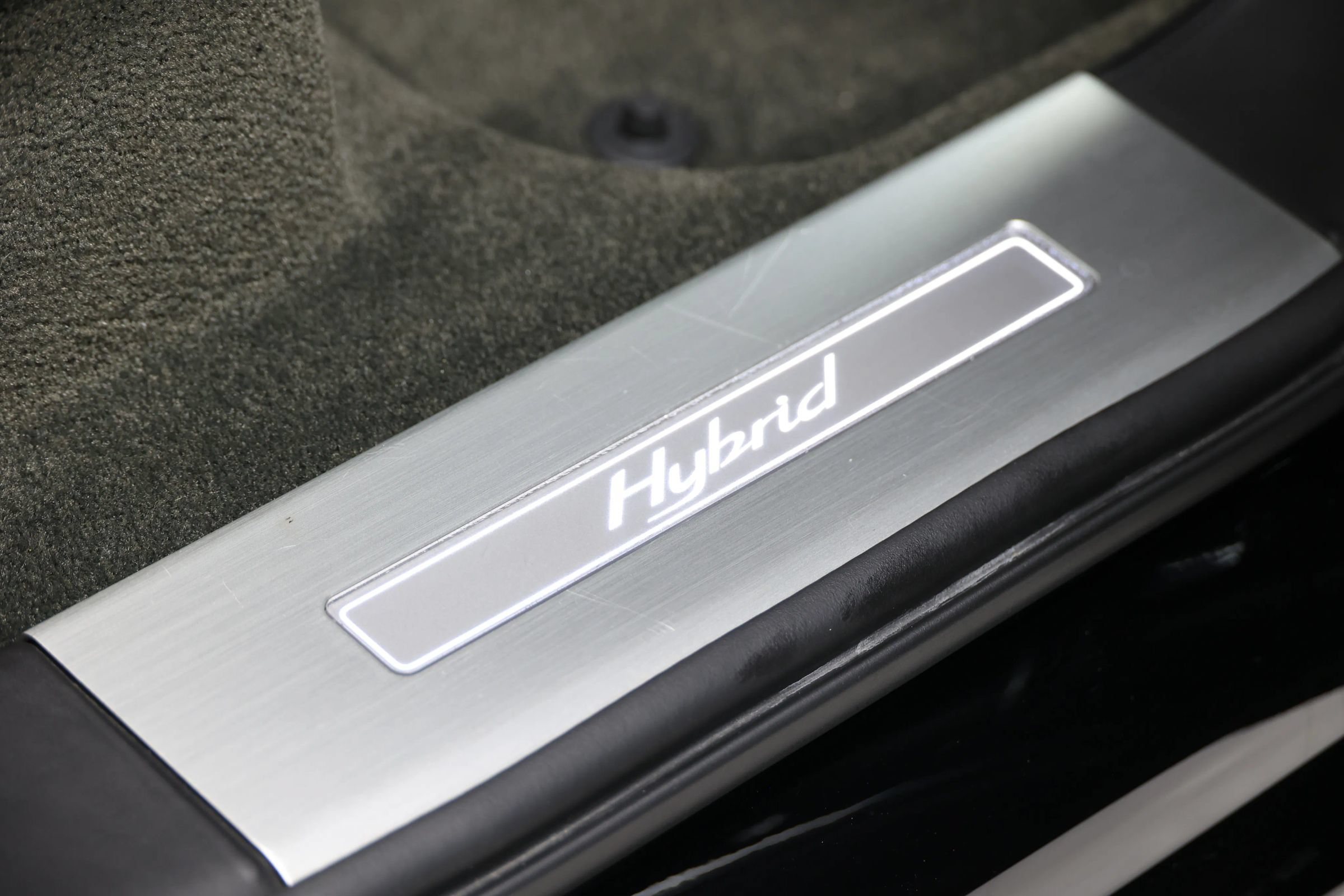 Used 2020 Bentley Bentayga Plug-In Hybrid AWD/4WD image 84