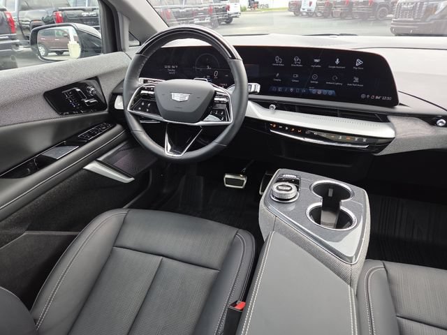 Used 2025 Cadillac Optiq Luxury 2 w/ LPO, Floor Liner Package AWD/4WD image 29