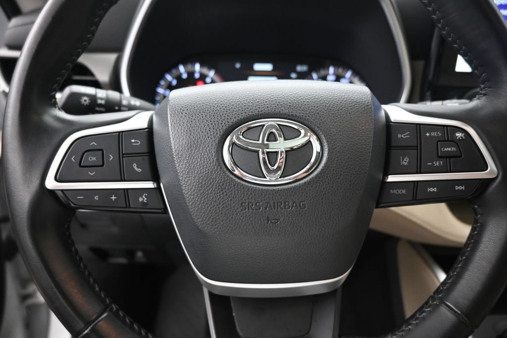 Used 2023 Toyota Highlander XLE FWD image 23
