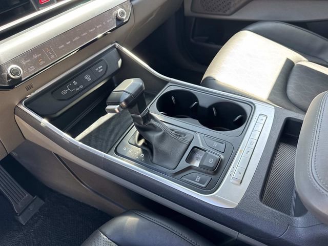 Used 2025 Kia Carnival image 32