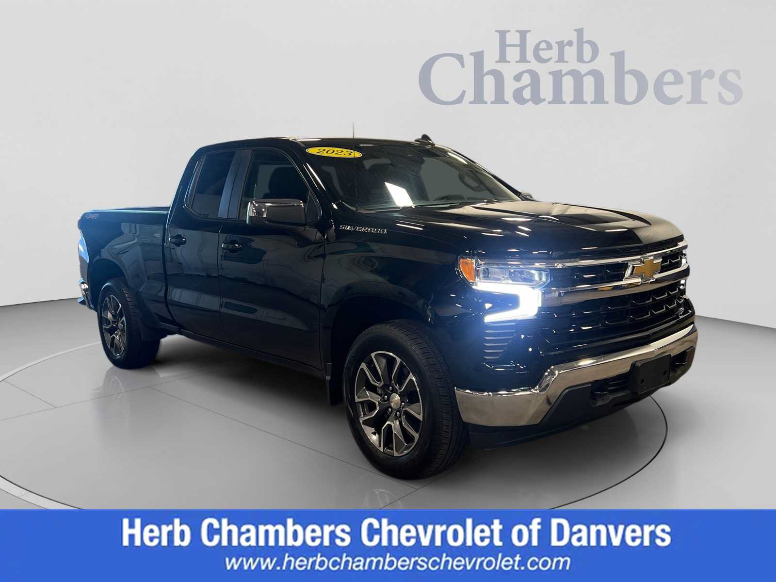 Used 2023 Chevrolet Silverado 1500 LT AWD/4WD image 1