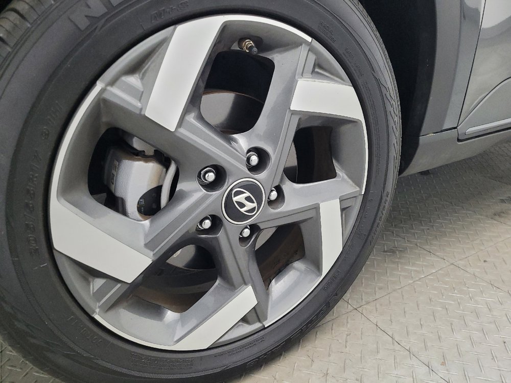 Used 2025 Hyundai Venue Limited image 31