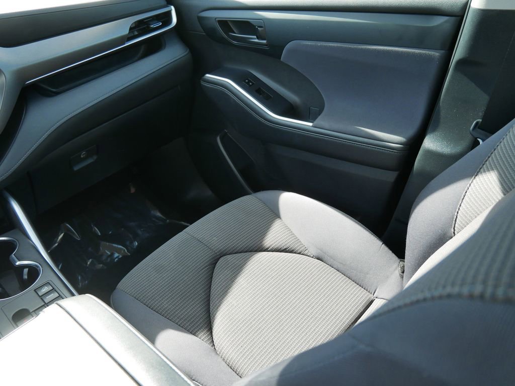 Used 2024 Toyota Highlander LE image 15