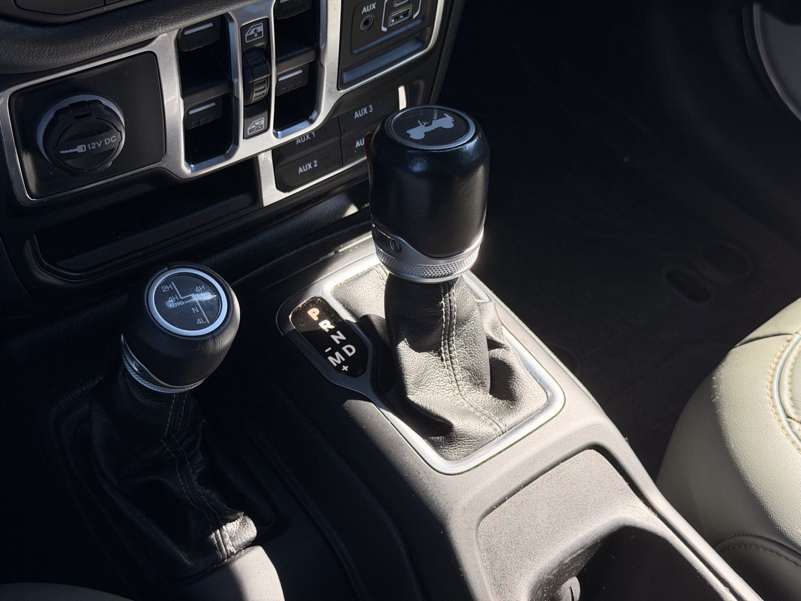 Used 2024 Jeep Wrangler High Altitude AWD/4WD image 28