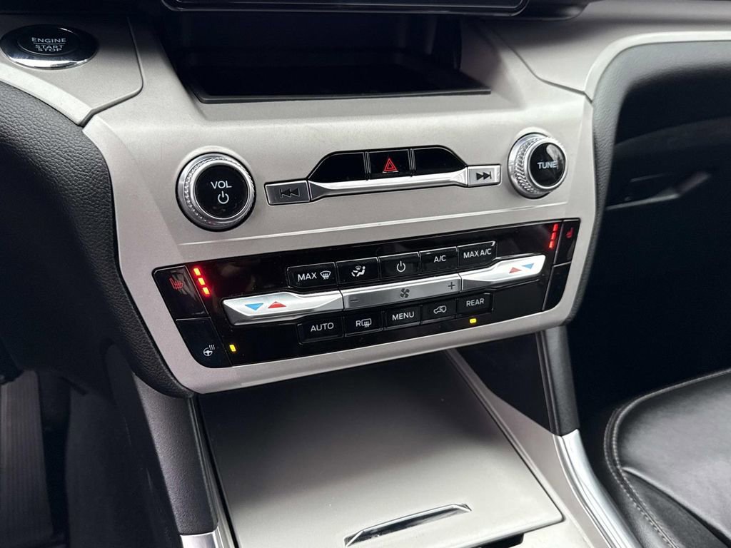 Used 2023 Ford Explorer XLT w/ Equipment Group 202A image 5