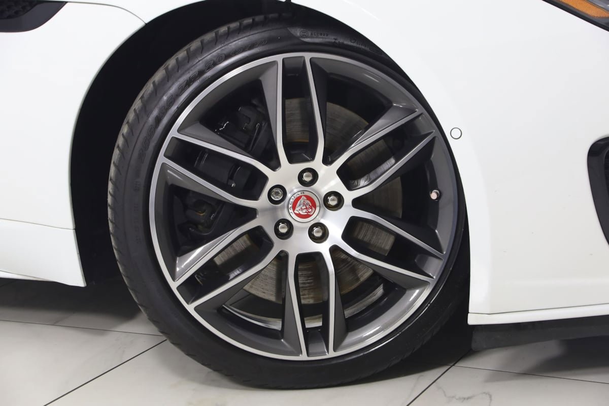 Used 2018 Jaguar F-TYPE R-Dynamic RWD image 17