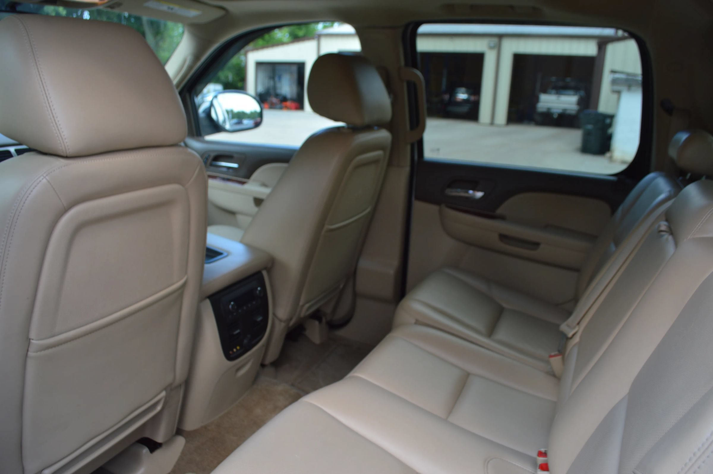 Used 2011 Chevrolet Avalanche LTZ AWD/4WD image 20