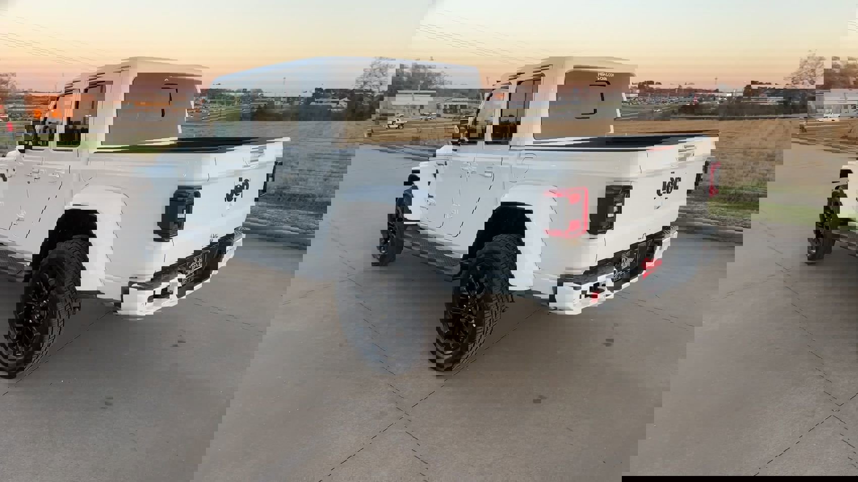 Used 2023 Jeep Gladiator Overland image 7