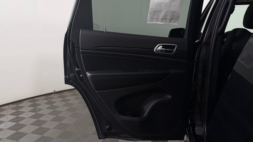 Used 2021 Jeep Grand Cherokee Laredo AWD/4WD image 26