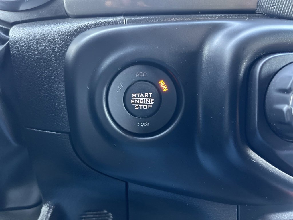 Used 2022 Jeep Gladiator Overland w/ Cold Weather Group image 14