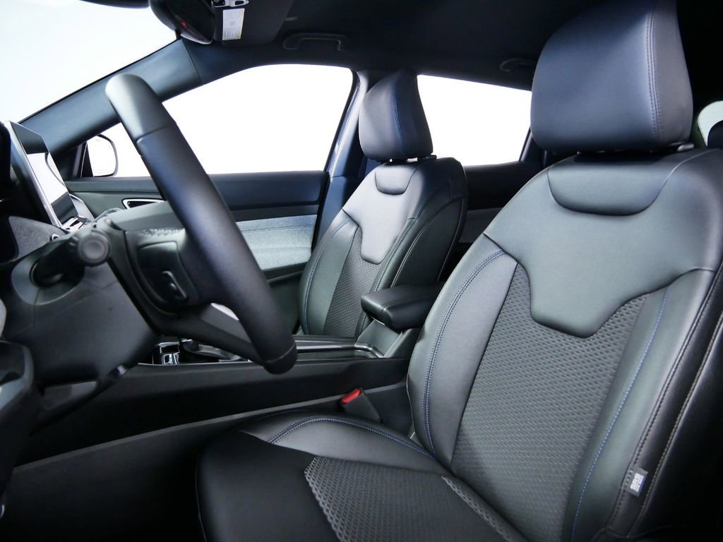 Used 2024 Jeep Compass Latitude image 30