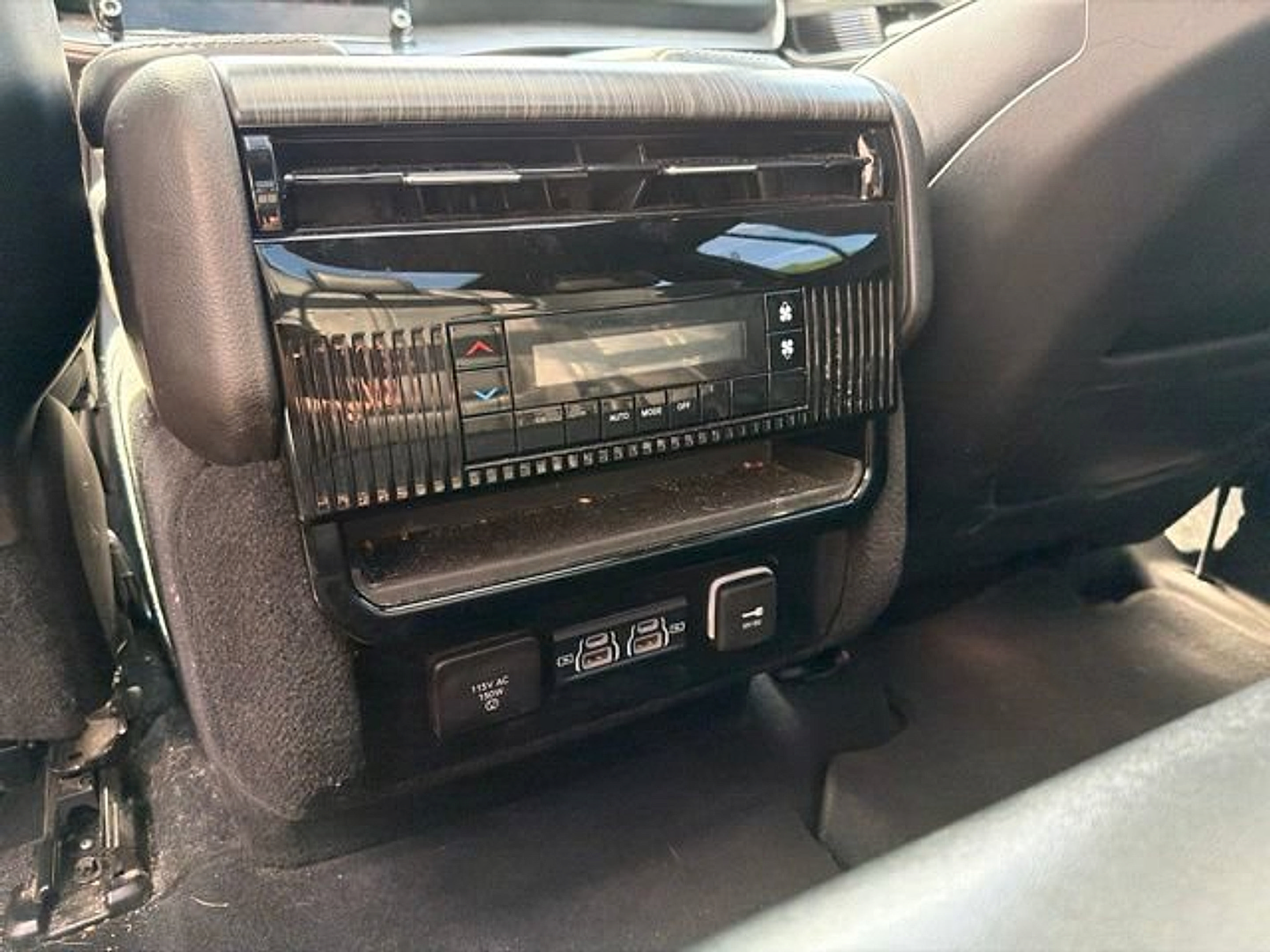 Certified 2023 Jeep Wagoneer Series II w/ Premium Group I AWD/4WD image 22