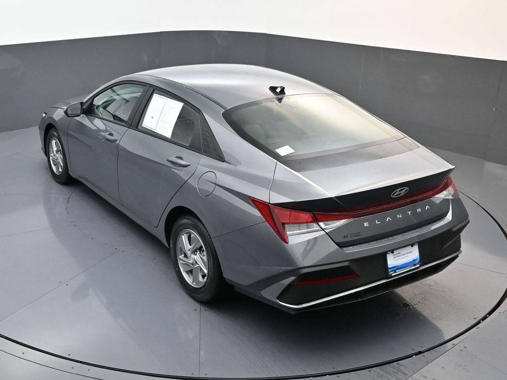 Certified 2026 Hyundai Elantra SE FWD image 18