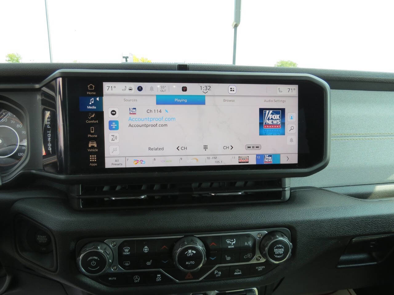 Used 2024 Jeep Wrangler Sport image 16