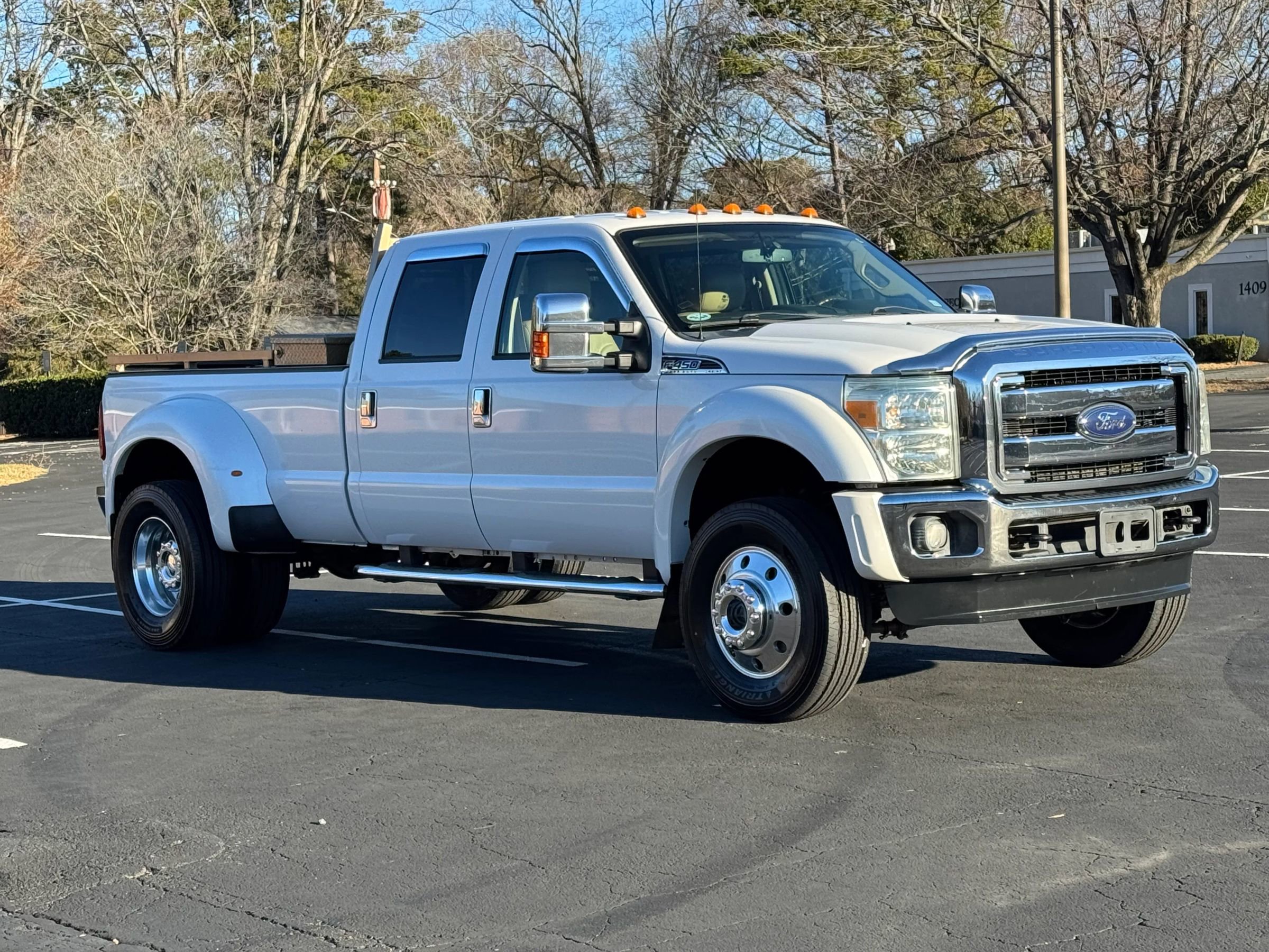 Used 2015 Ford F450 Lariat w/ Lariat Interior Package image 4