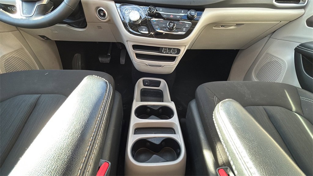 Used 2023 Chrysler Voyager LX image 23