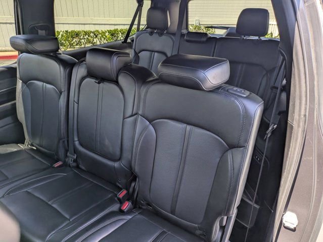Used 2024 Jeep Wagoneer L Series II w/ Flexible Seating Group AWD/4WD image 30