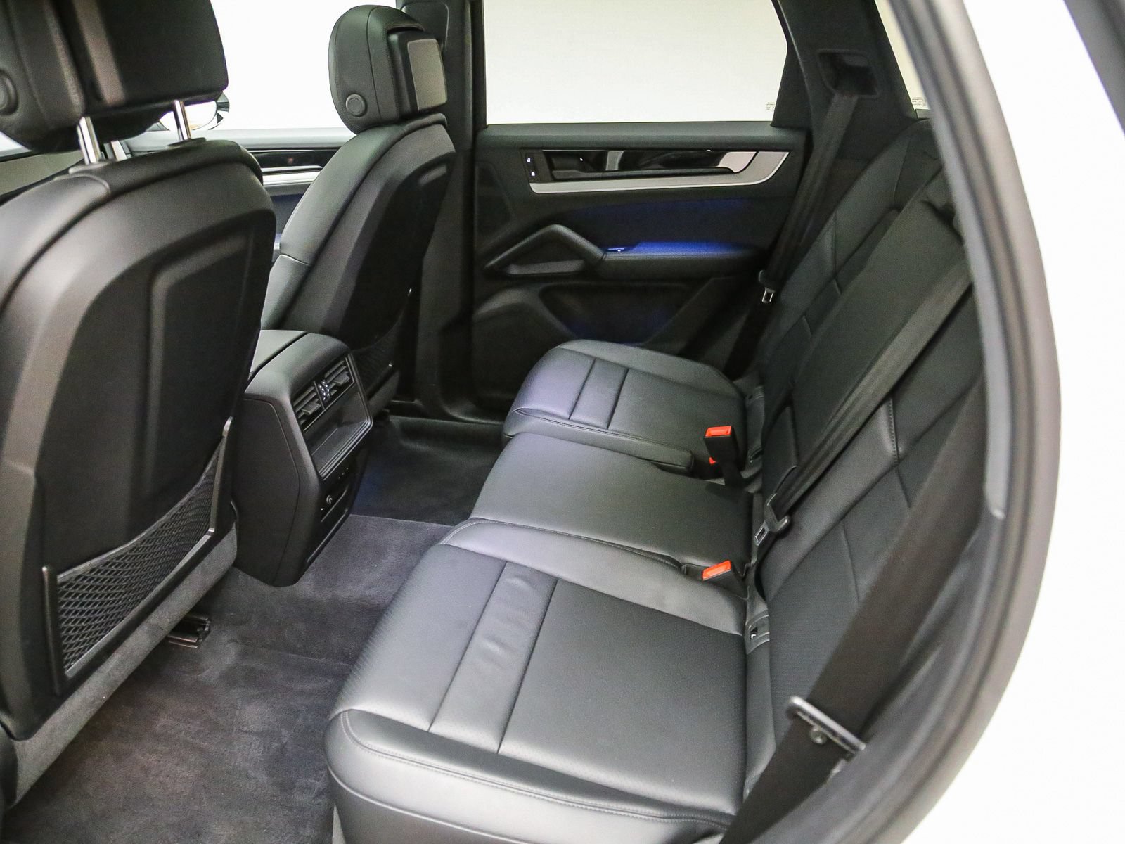 Certified 2025 Porsche Cayenne AWD/4WD image 23