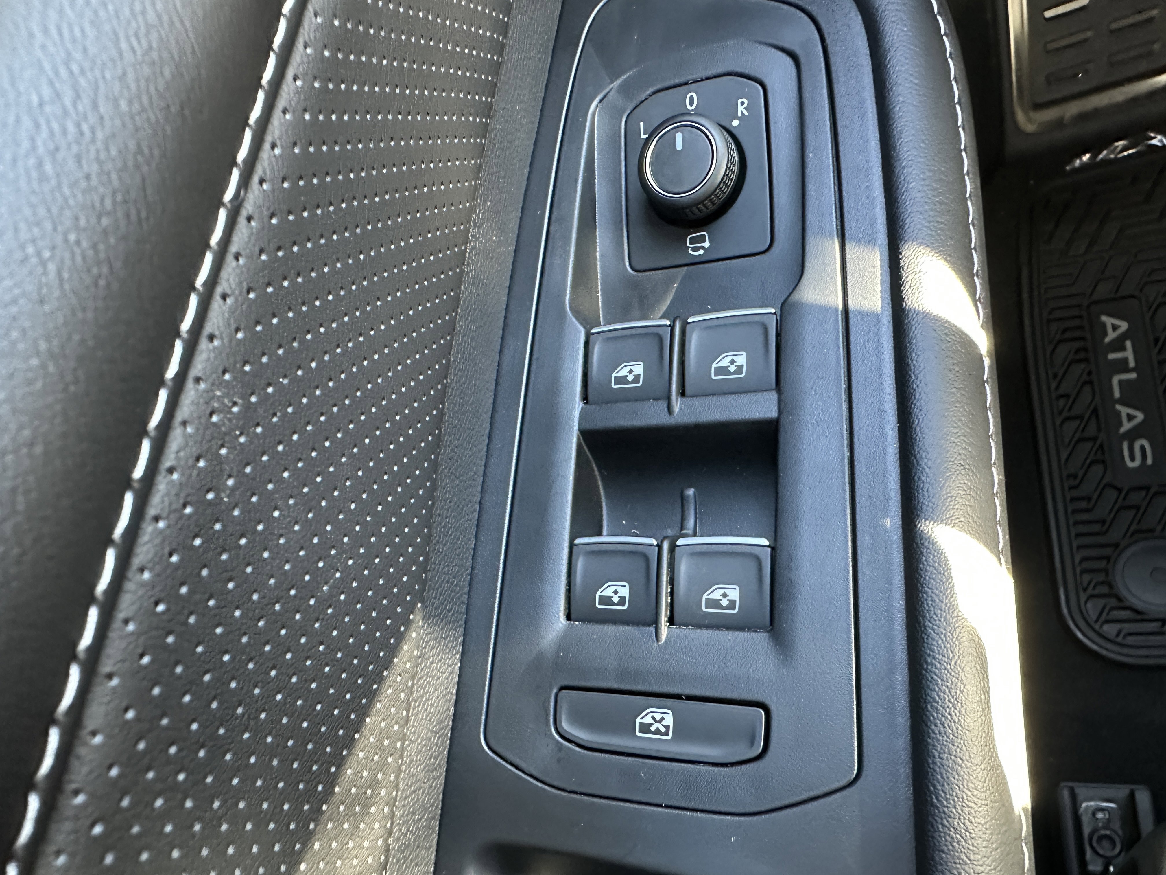 New 2026 Volkswagen Atlas Cross Sport SEL Premium R-Line image 15