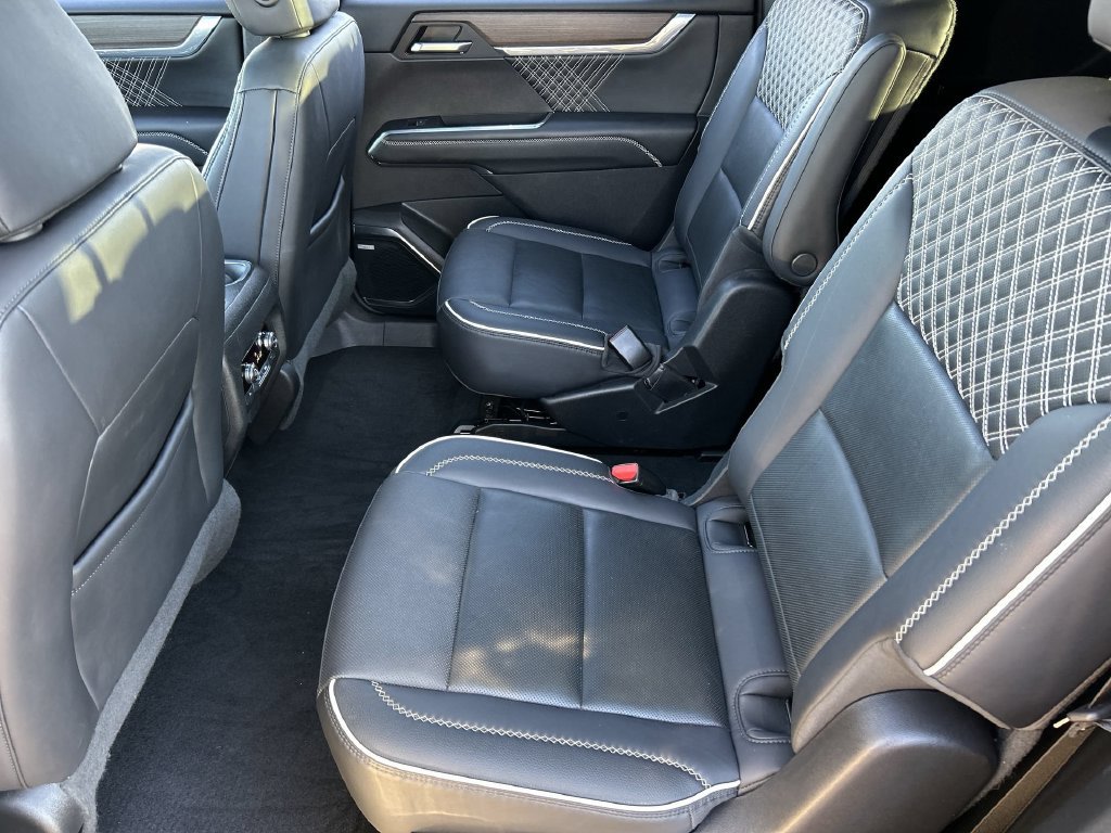 Used 2025 GMC Acadia Denali FWD image 26