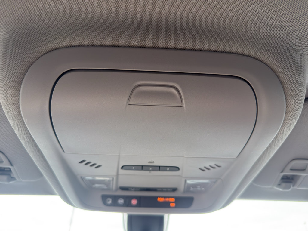 Used 2018 Chevrolet Equinox LT FWD image 23