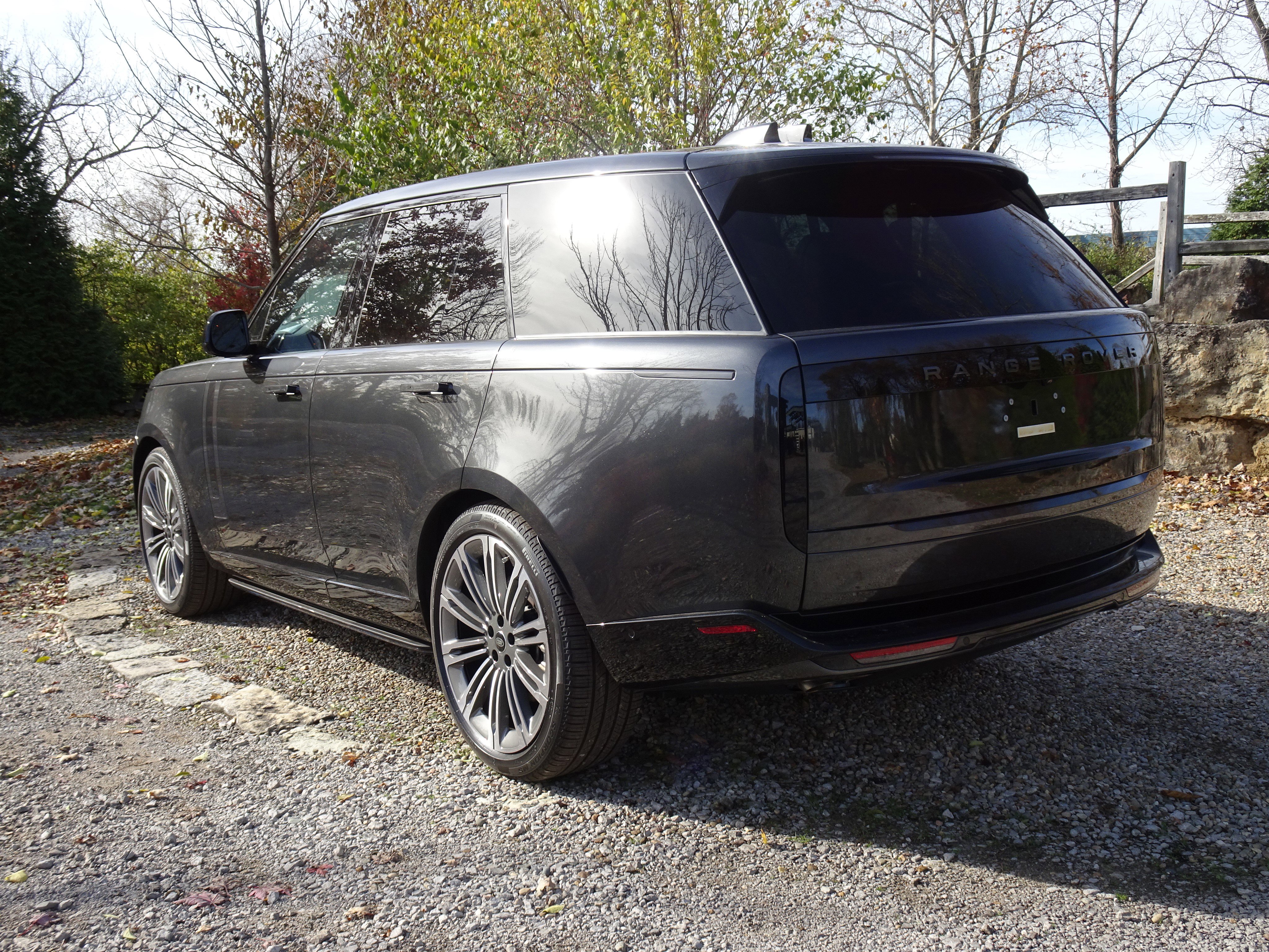 New 2025 Land Rover Range Rover SE image 9