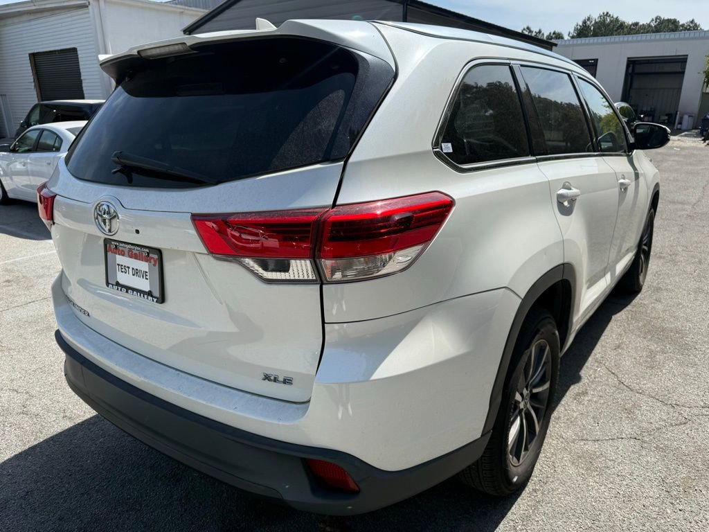 Used 2017 Toyota Highlander XLE FWD image 7