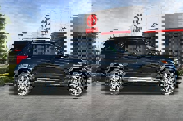 Used 2022 Ford Explorer Platinum w/ Equipment Group 601A image 3