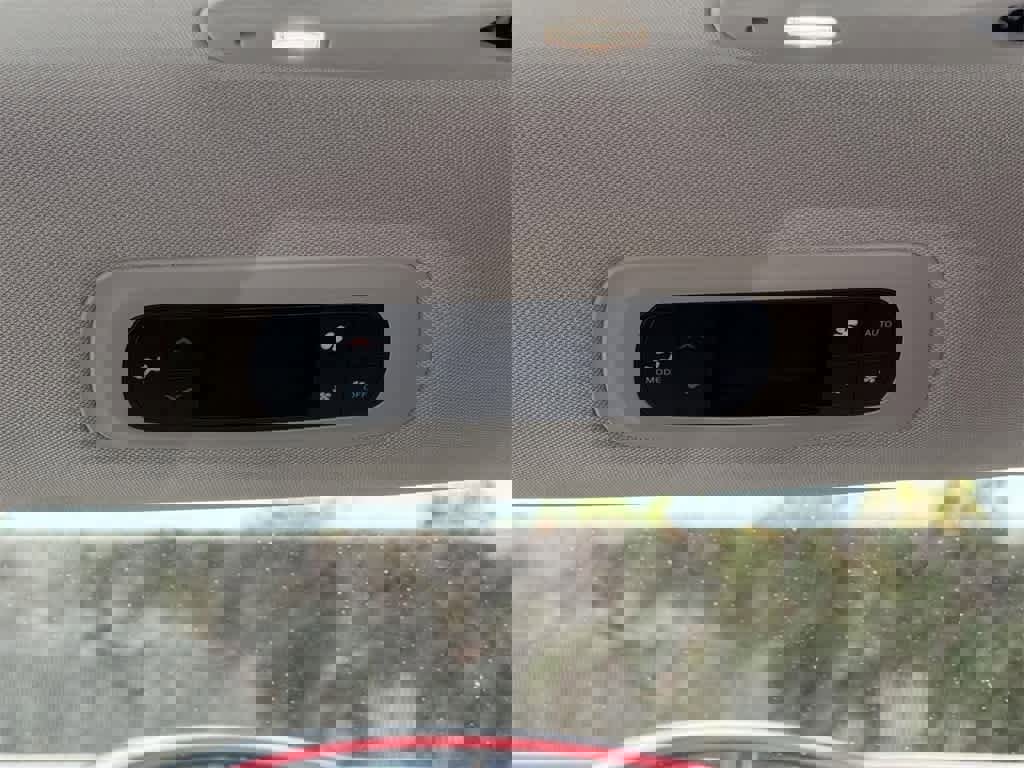 Used 2024 Chrysler Pacifica Select image 30