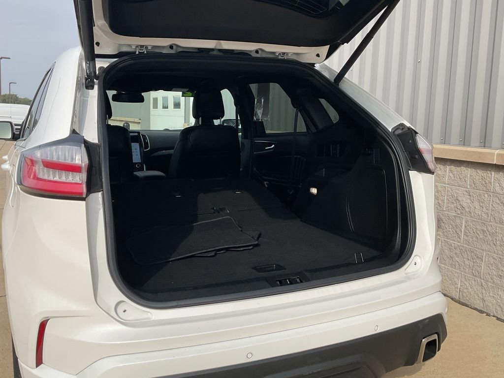 Used 2022 Ford Edge ST image 23