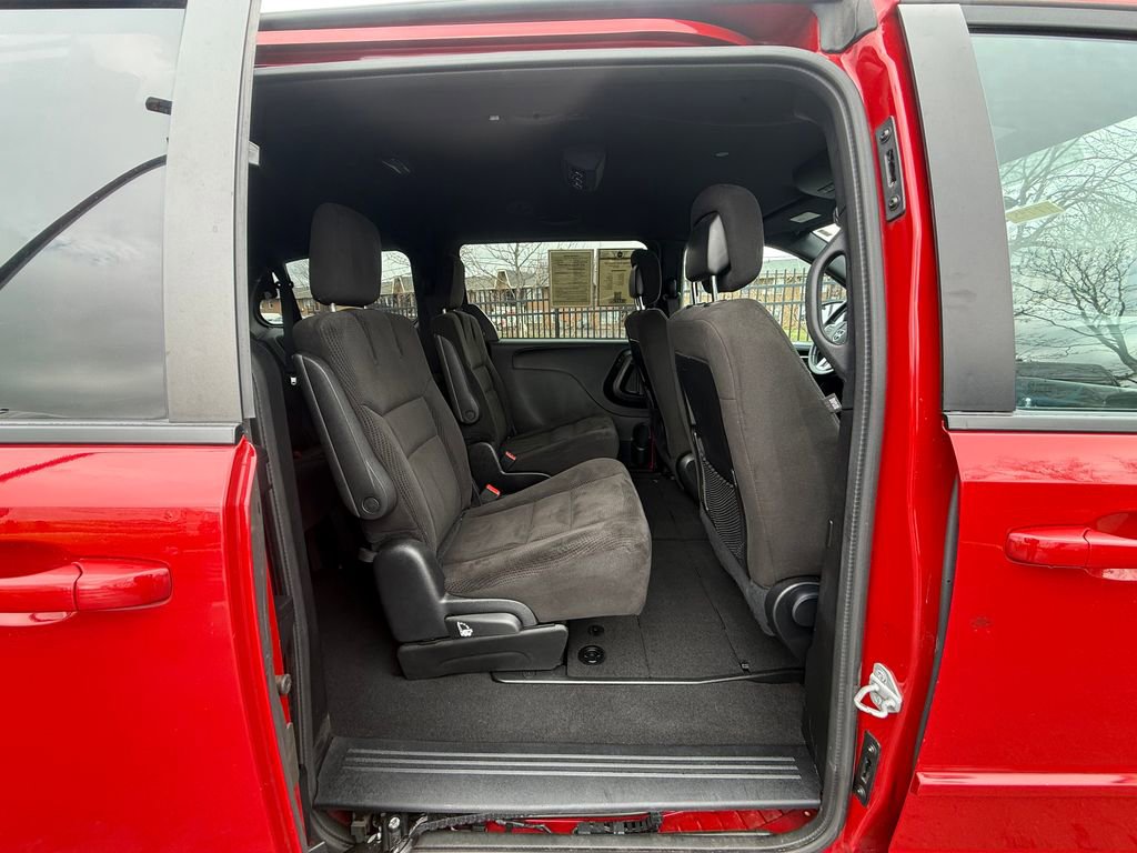 Used 2016 Dodge Grand Caravan SXT image 15