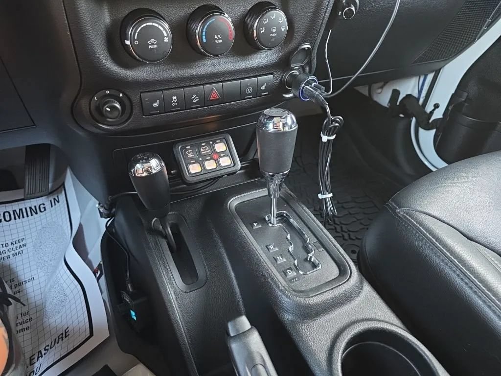 Used 2017 Jeep Wrangler Unlimited Sahara AWD/4WD image 30