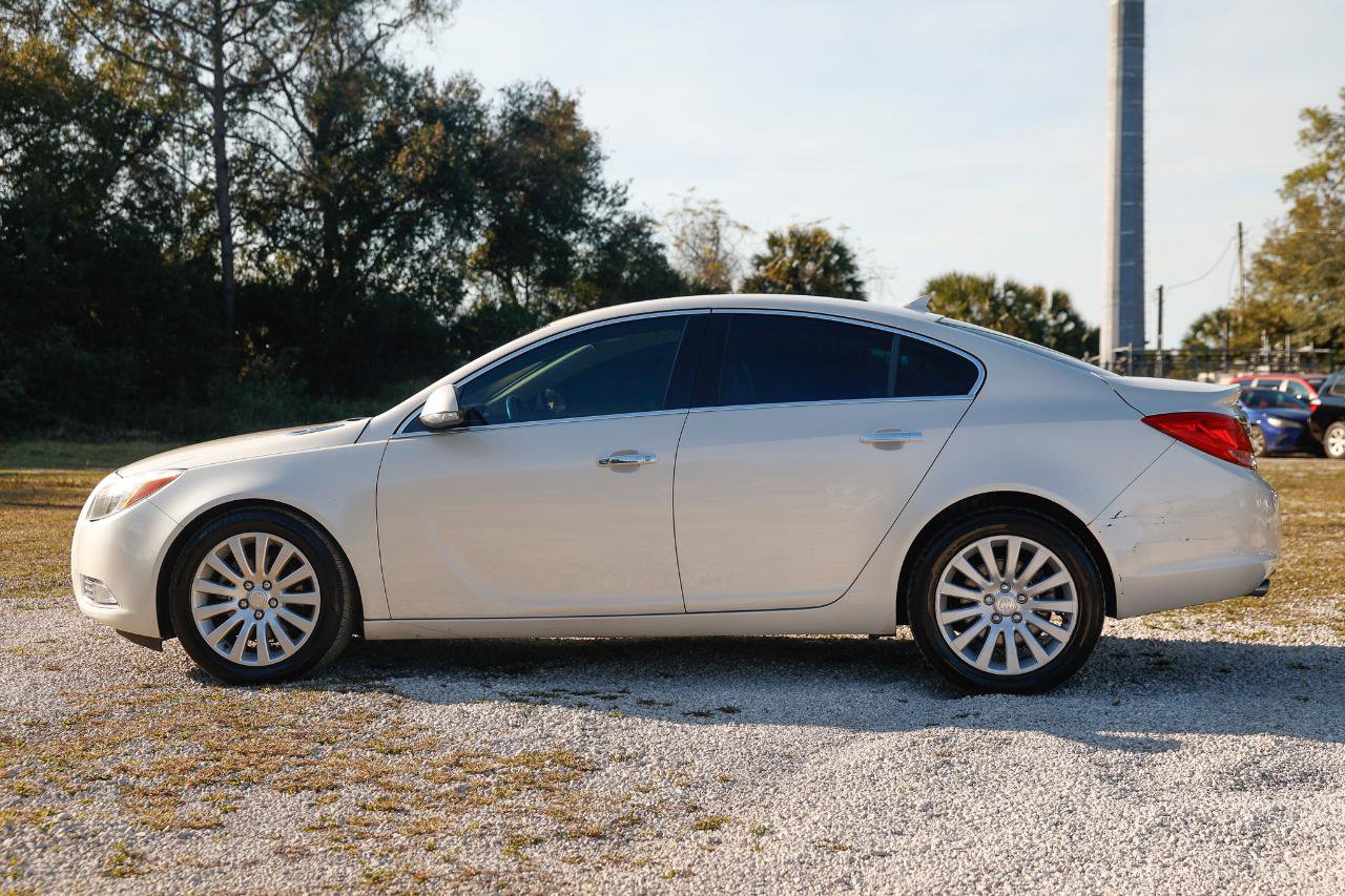 Used 2013 Buick Regal Premium image 3