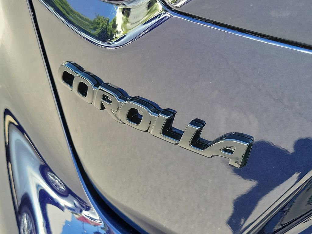 Used 2025 Toyota Corolla SE w/ SE Premium Package FWD image 11