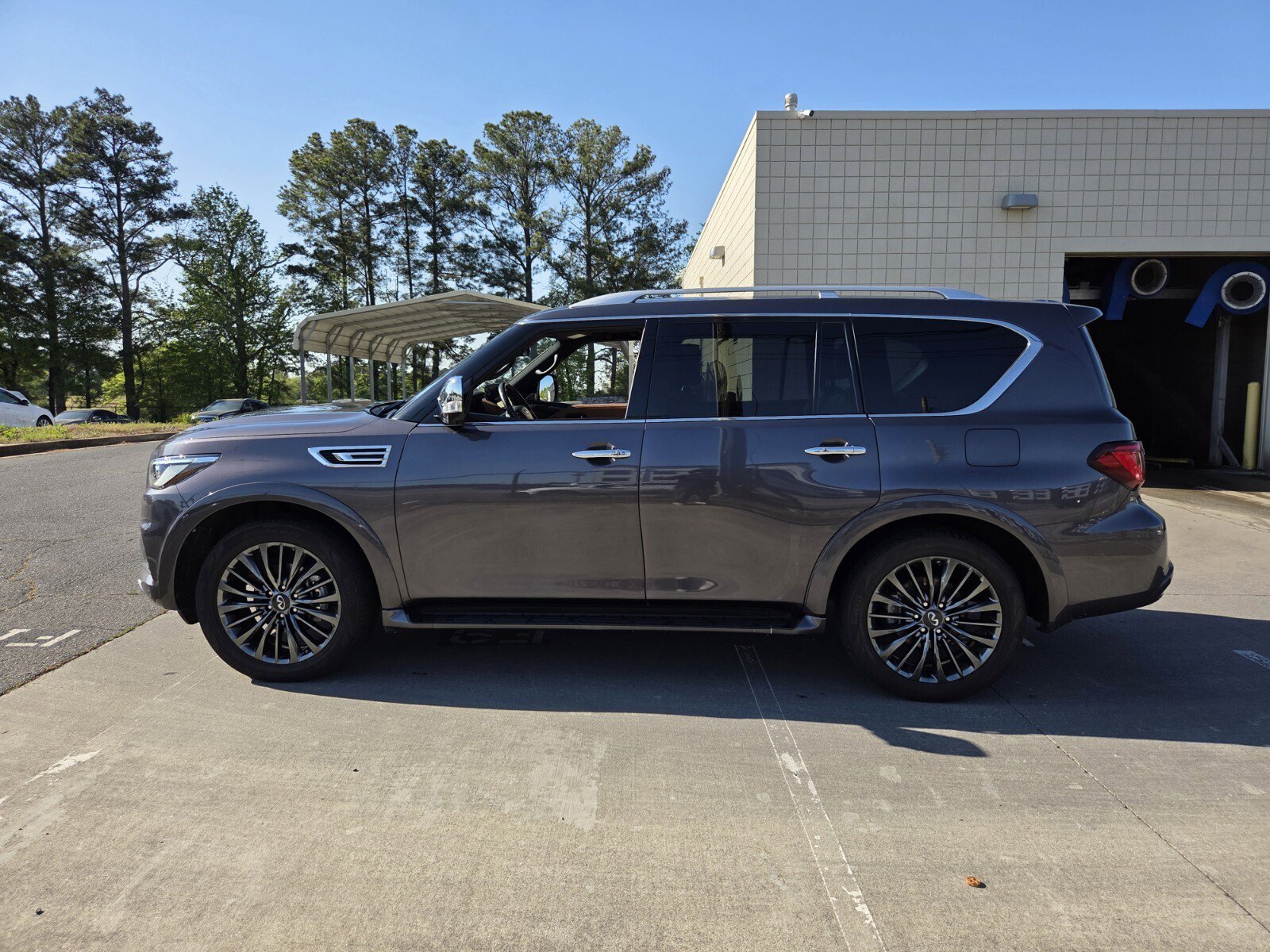 Used 2022 INFINITI QX80 Sensory w/ Cargo Package image 9
