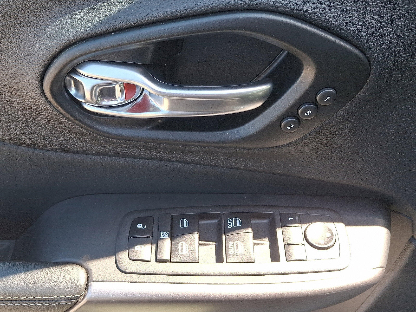 Used 2022 Jeep Cherokee Limited image 13