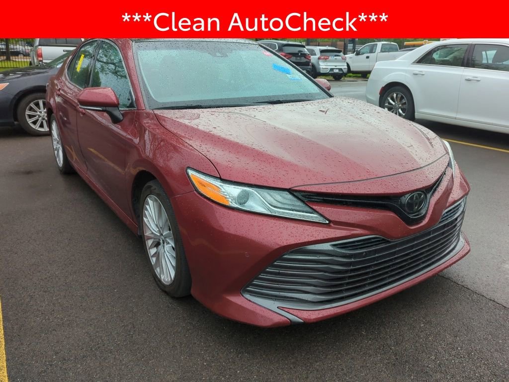 Used 2018 Toyota Camry XLE FWD image 3