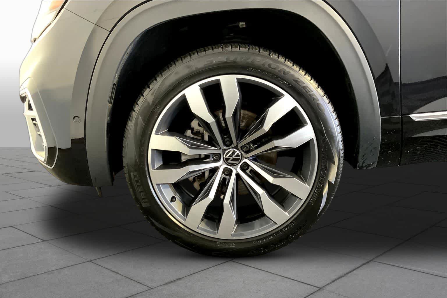 Used 2023 Volkswagen Atlas Cross Sport SEL Premium R-Line AWD/4WD image 11