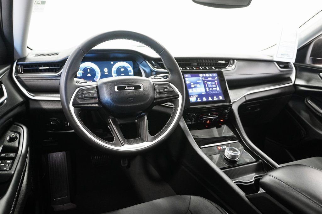 Certified 2024 Jeep Grand Cherokee Laredo image 17